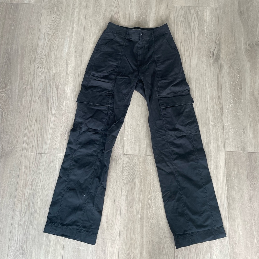Abercrombie high rise navy cargo pants (6L)